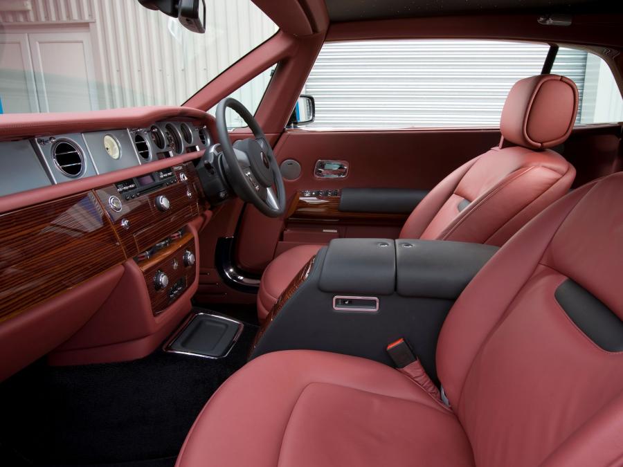  Rolls-Royce Phantom Coupe 2009 года  (UK) (фото 2 из 9)